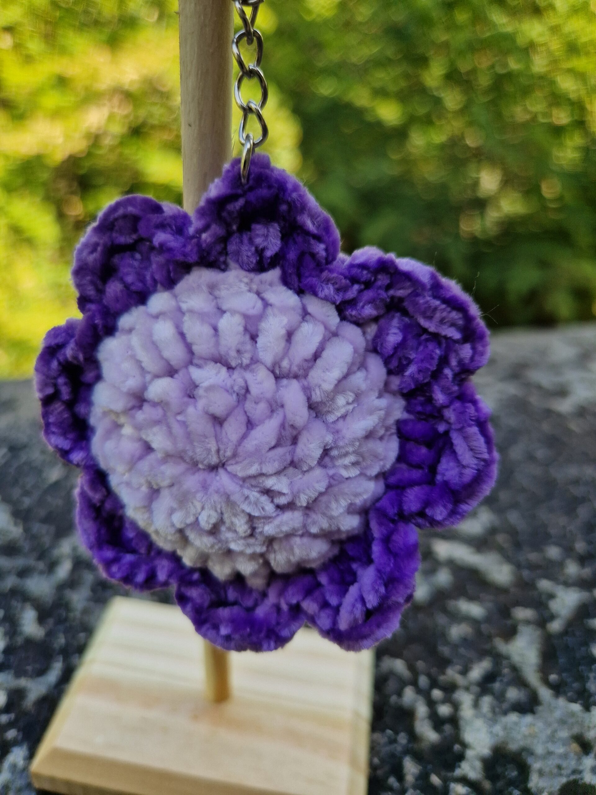 Porte-clé fleur violette