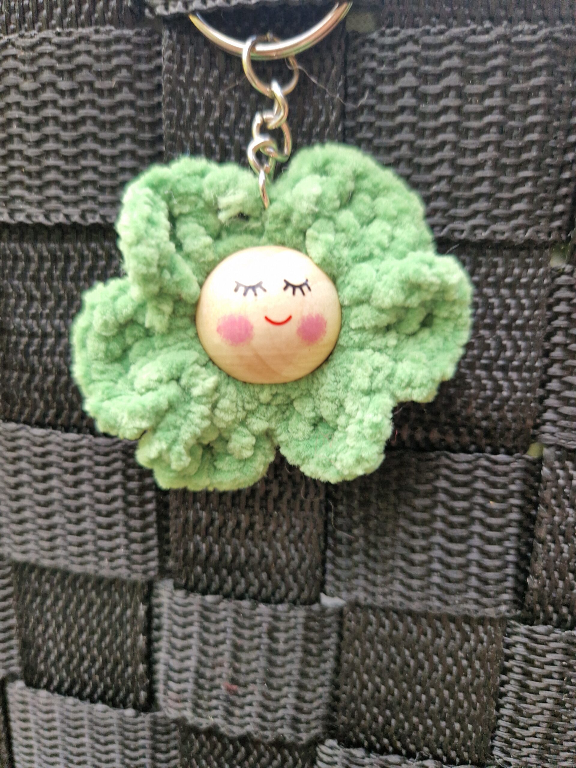 Porte-clé fleur verte souriante – Image 2