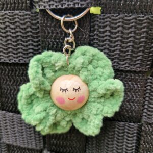 Porte-clé fleur verte souriante